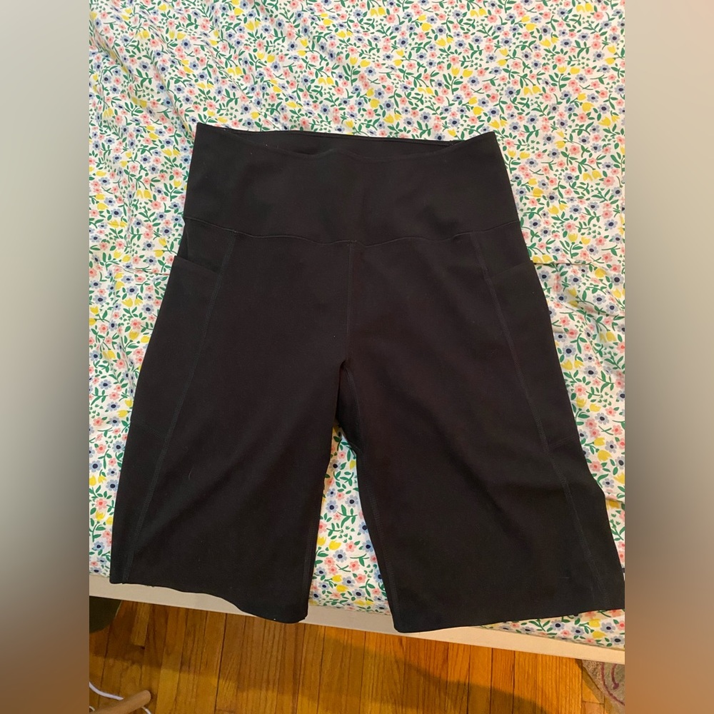 Women’s uniqlo biker shorts